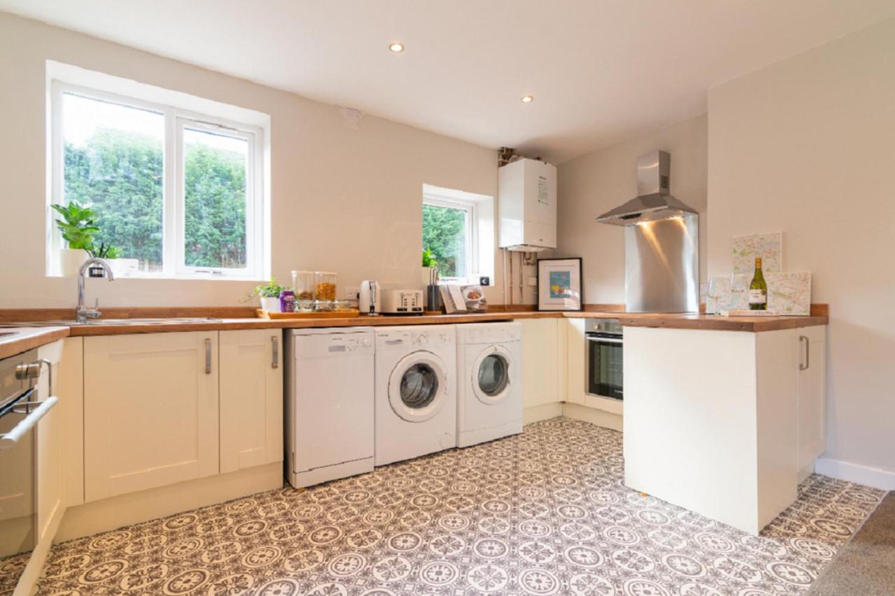 Beautiful 6 Bedroom Holiday Home, Manchester 威森肖 外观 照片