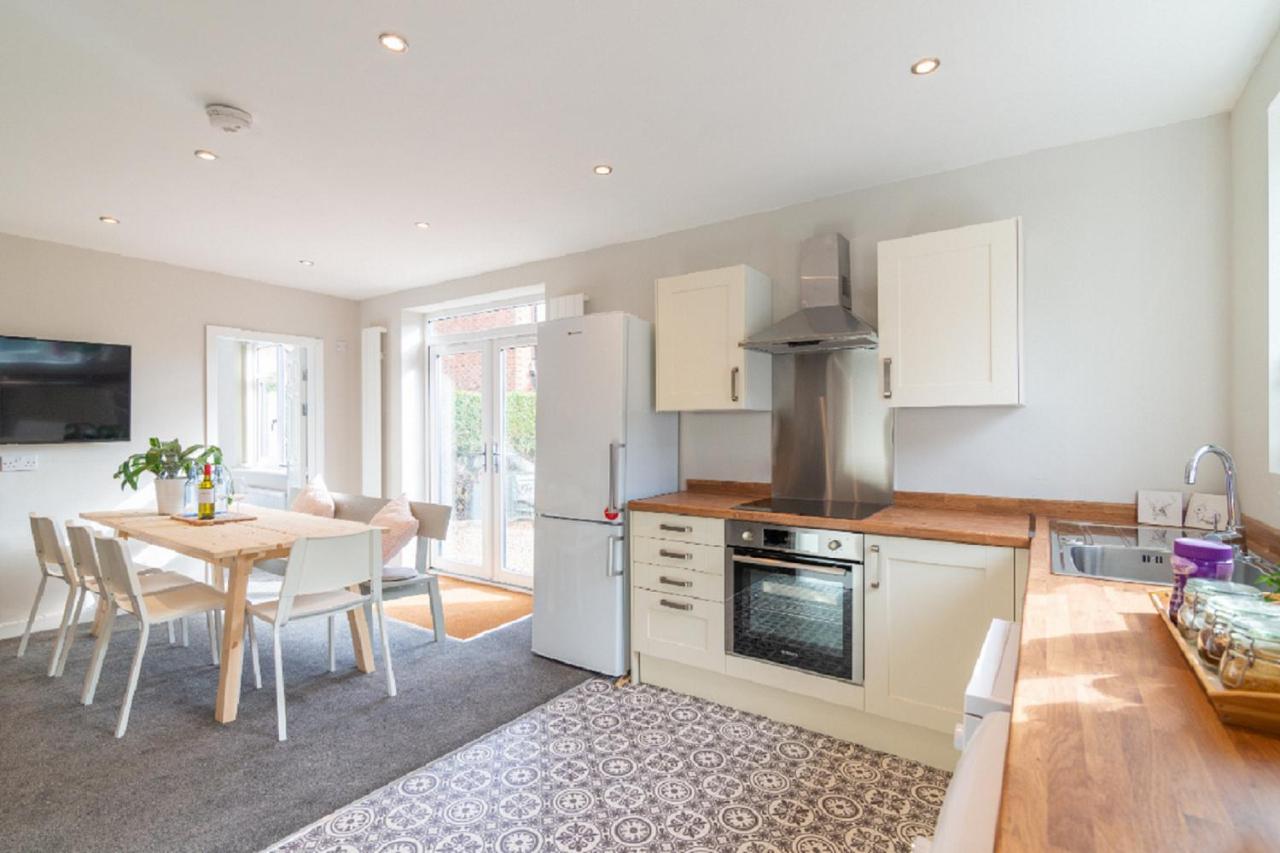 Beautiful 6 Bedroom Holiday Home, Manchester 威森肖 外观 照片