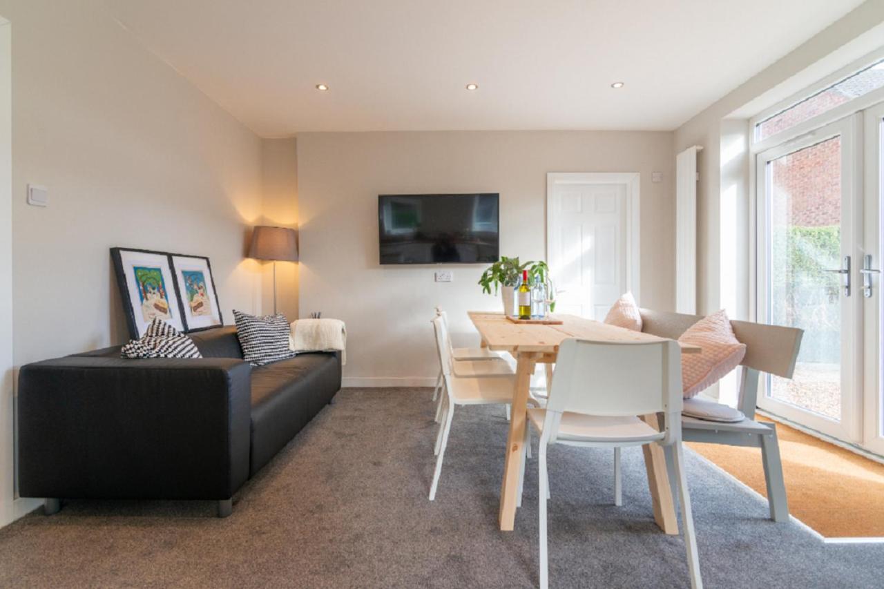 Beautiful 6 Bedroom Holiday Home, Manchester 威森肖 外观 照片