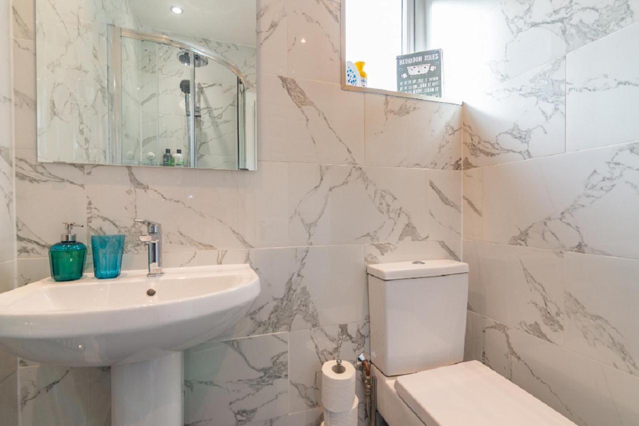 Beautiful 6 Bedroom Holiday Home, Manchester 威森肖 外观 照片